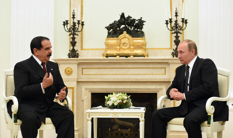 King Hamad Al Khalifa and Vladimir Putin discuss business. Photo credit: AP